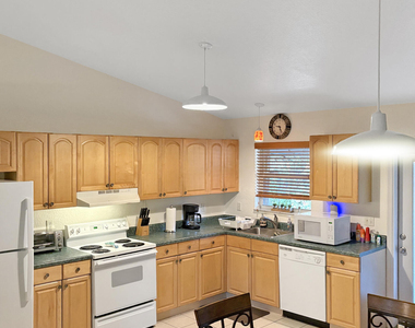 6580 Sw 49th Street - Photo Thumbnail 3