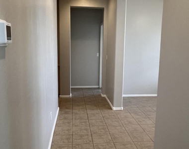 18167 N Arbor Drive - Photo Thumbnail 6