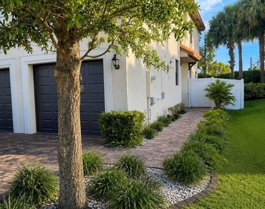 4822 Nw 56th Court - Photo Thumbnail 1
