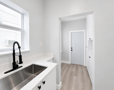 1905 Monroe Street - Photo Thumbnail 13