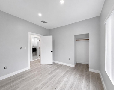 1905 Monroe Street - Photo Thumbnail 18