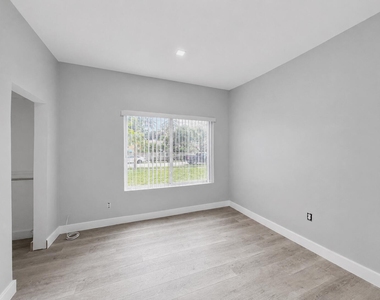 1905 Monroe Street - Photo Thumbnail 20