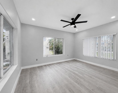 1905 Monroe Street - Photo Thumbnail 21