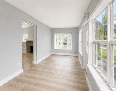 1905 Monroe Street - Photo Thumbnail 4