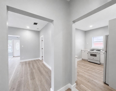 1905 Monroe Street - Photo Thumbnail 15