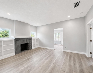 1905 Monroe Street - Photo Thumbnail 2
