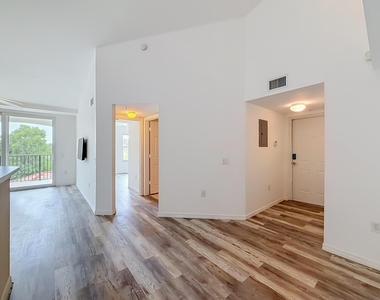 1119 Villa Circle - Photo Thumbnail 6