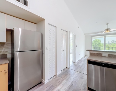1119 Villa Circle - Photo Thumbnail 12