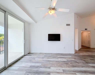 1119 Villa Circle - Photo Thumbnail 18