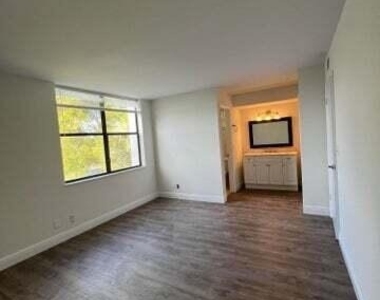 825 Egret Circle - Photo Thumbnail 5