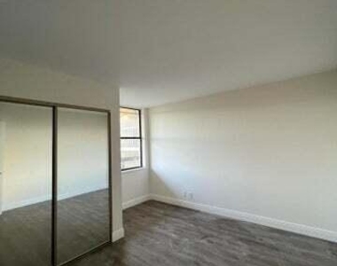 825 Egret Circle - Photo Thumbnail 7