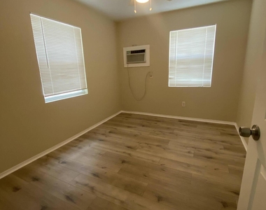 115 Ne 2nd Street - Photo Thumbnail 2
