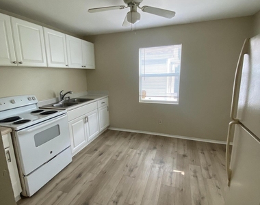 115 Ne 2nd Street - Photo Thumbnail 3