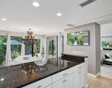 702 Saint Albans Drive - Photo Thumbnail 9