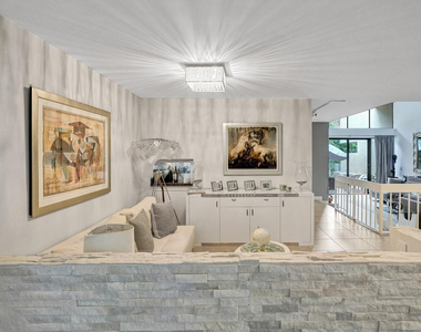 702 Saint Albans Drive - Photo Thumbnail 16