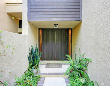 702 Saint Albans Drive - Photo Thumbnail 2