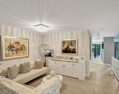 702 Saint Albans Drive - Photo Thumbnail 15