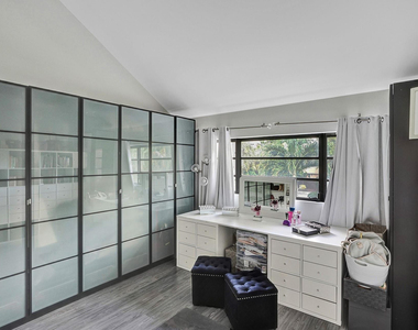 702 Saint Albans Drive - Photo Thumbnail 31