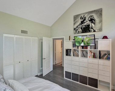 702 Saint Albans Drive - Photo Thumbnail 28