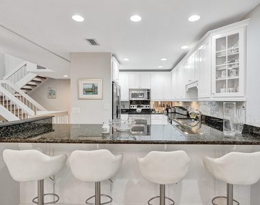 702 Saint Albans Drive - Photo Thumbnail 5