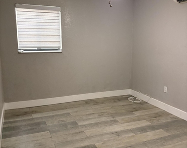 15700 Nw 39th Place - Photo Thumbnail 1