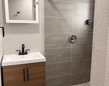 15700 Nw 39th Place - Photo Thumbnail 9