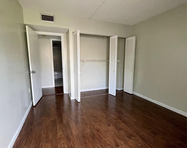 4158 Inverrary Drive - Photo Thumbnail 13