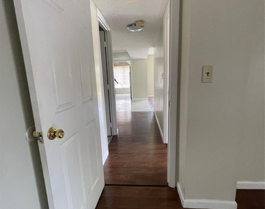 4158 Inverrary Drive - Photo Thumbnail 17