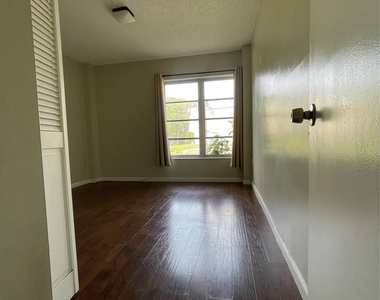 4158 Inverrary Drive - Photo Thumbnail 12