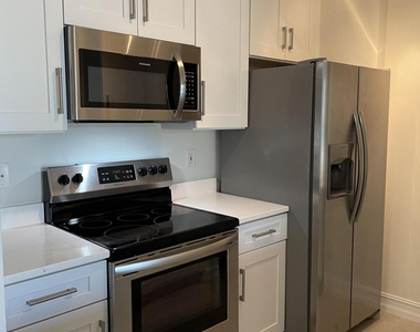 780 S Sapodilla Avenue - Photo Thumbnail 2