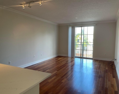 780 S Sapodilla Avenue - Photo Thumbnail 5