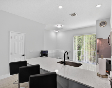2457 Ne 14th Street - Photo Thumbnail 6