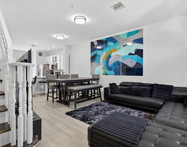 2457 Ne 14th Street - Photo Thumbnail 2