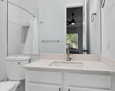 2457 Ne 14th Street - Photo Thumbnail 17
