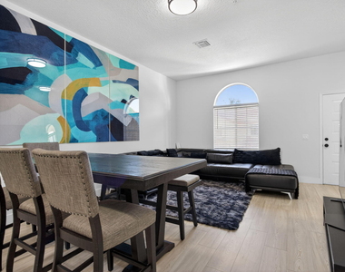 2457 Ne 14th Street - Photo Thumbnail 4