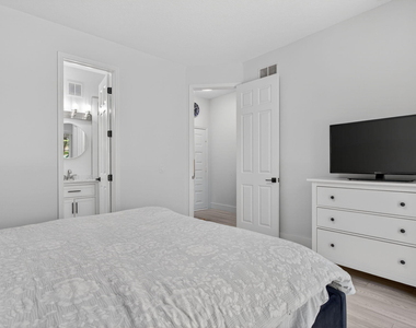2457 Ne 14th Street - Photo Thumbnail 11