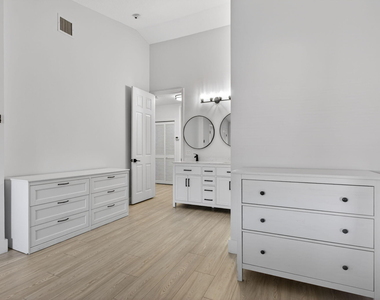 2457 Ne 14th Street - Photo Thumbnail 20