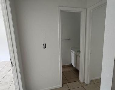 2442 Nw 52nd Avenue - Photo Thumbnail 9
