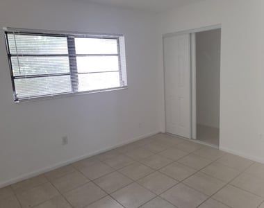 2442 Nw 52nd Avenue - Photo Thumbnail 12