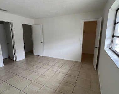2442 Nw 52nd Avenue - Photo Thumbnail 7
