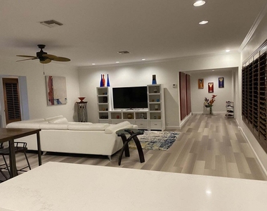 325 Sunset Drive - Photo Thumbnail 3