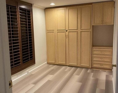 325 Sunset Drive - Photo Thumbnail 9