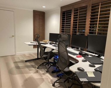 325 Sunset Drive - Photo Thumbnail 6