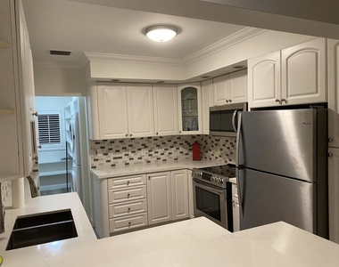 325 Sunset Drive - Photo Thumbnail 4