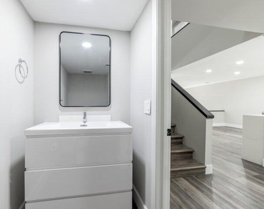 2517 Presidential Way - Photo Thumbnail 5