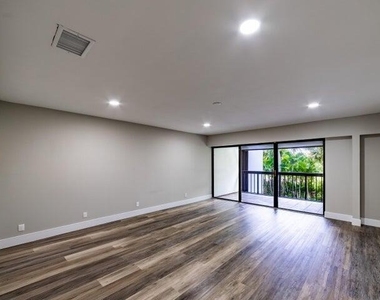 2517 Presidential Way - Photo Thumbnail 15
