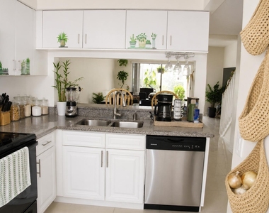 75 Whitehead Circle - Photo Thumbnail 6
