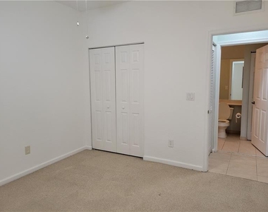 3569 Forest Hill Boulevard - Photo Thumbnail 16