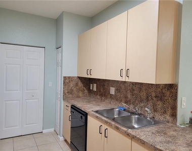 3569 Forest Hill Boulevard - Photo Thumbnail 11