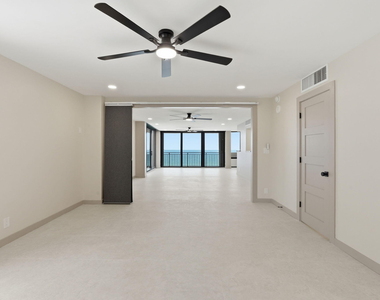 5460 N Ocean Drive - Photo Thumbnail 16